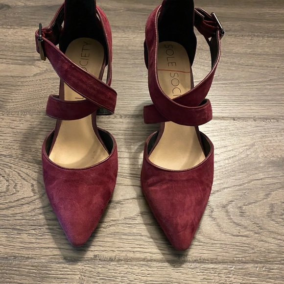 Burgundy heels - Picture 4 of 4